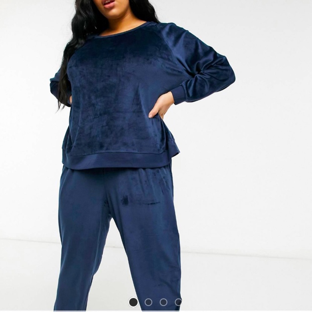 Velour Set - image 1